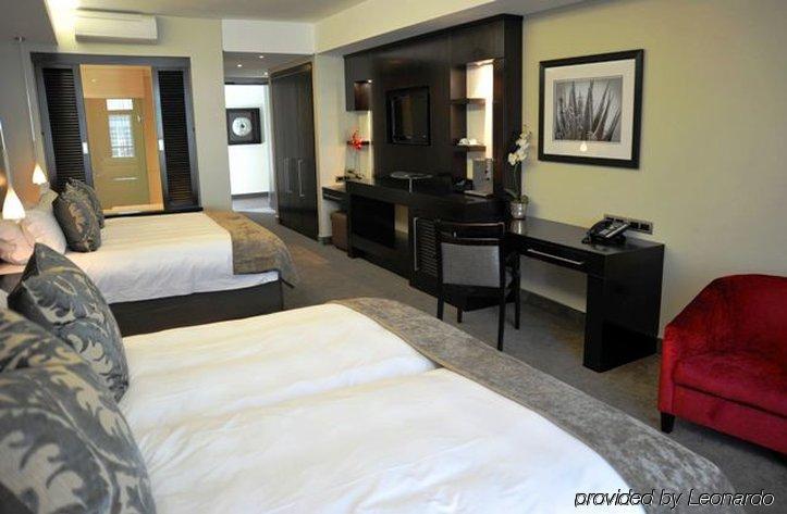 The Fairway Hotel, Spa & Golf Resort Randburg Room photo